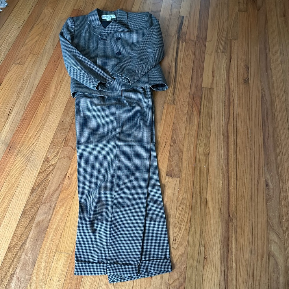 Classy branded pantsuit, barely used twice.